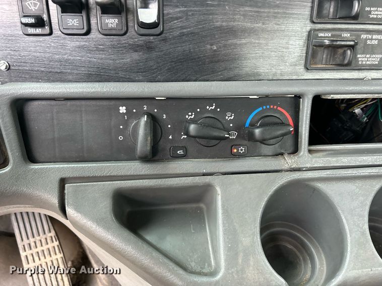 image for item DQ1065 2004 Freightliner Columbia  vacuum truck