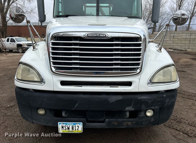 image for item DQ1065 2004 Freightliner Columbia  vacuum truck