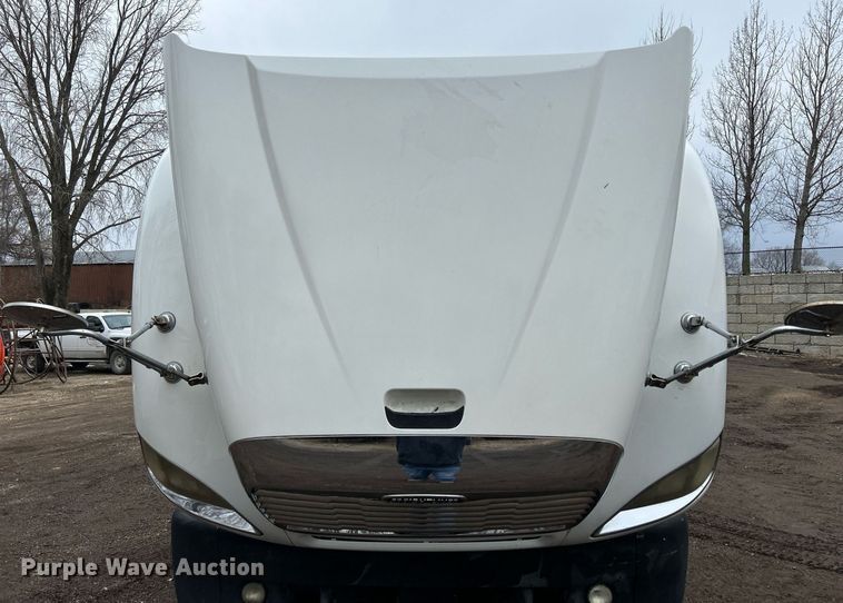 image for item DQ1065 2004 Freightliner Columbia  vacuum truck