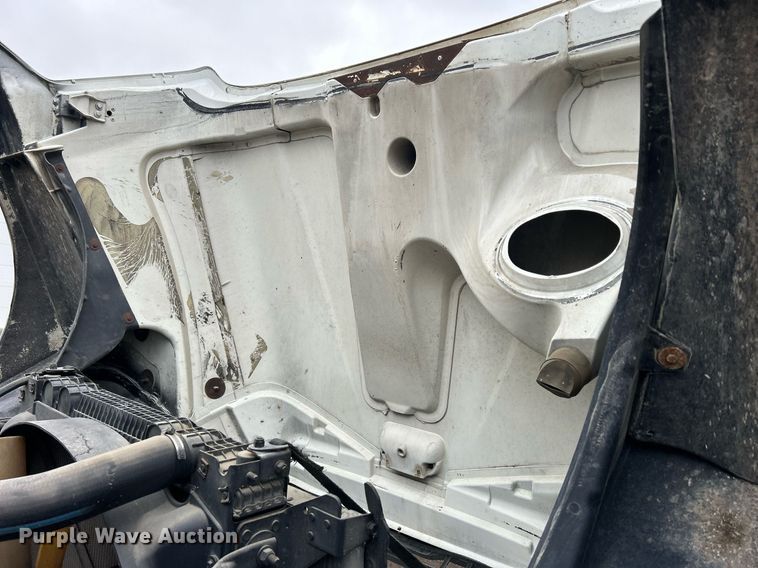 image for item DQ1065 2004 Freightliner Columbia  vacuum truck