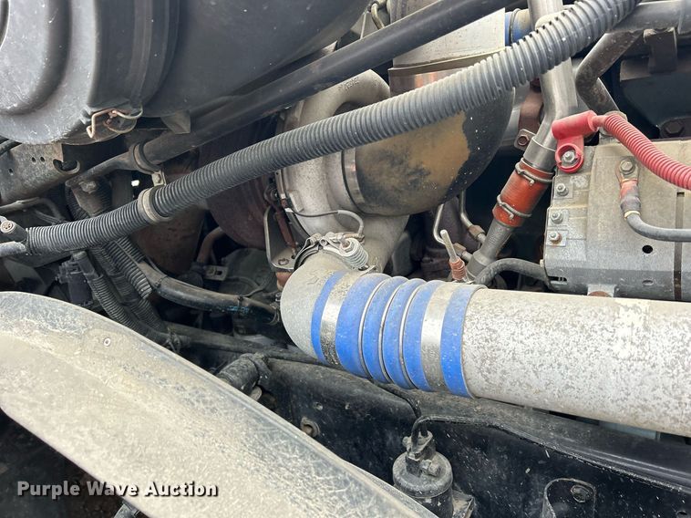 image for item DQ1065 2004 Freightliner Columbia  vacuum truck