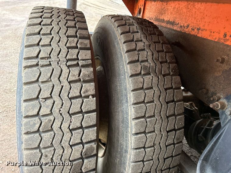 image for item DQ1065 2004 Freightliner Columbia  vacuum truck