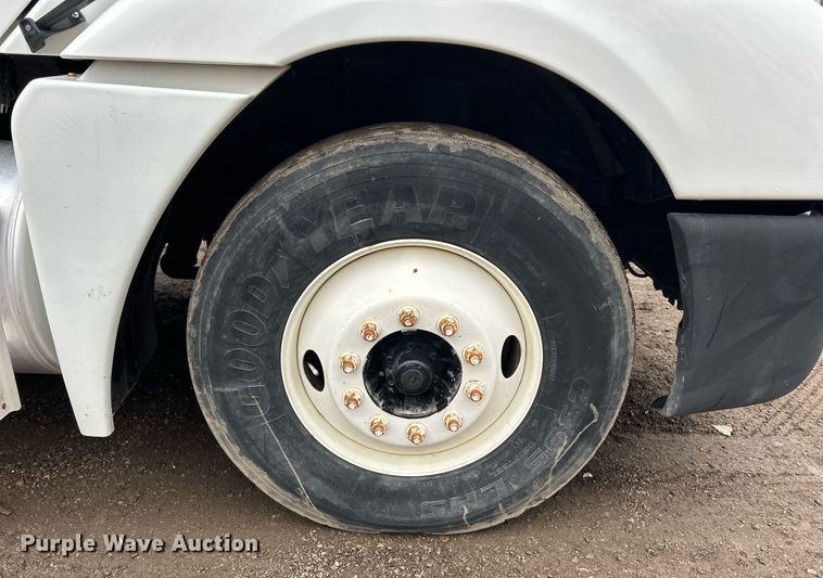 image for item DQ1065 2004 Freightliner Columbia  vacuum truck