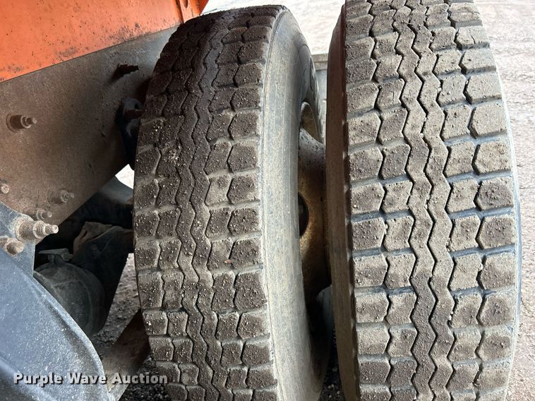 image for item DQ1065 2004 Freightliner Columbia  vacuum truck