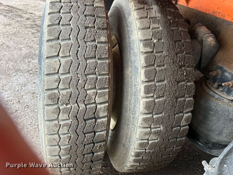 image for item DQ1065 2004 Freightliner Columbia  vacuum truck