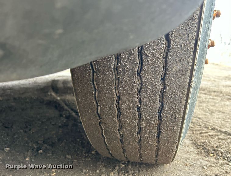 image for item DQ1065 2004 Freightliner Columbia  vacuum truck