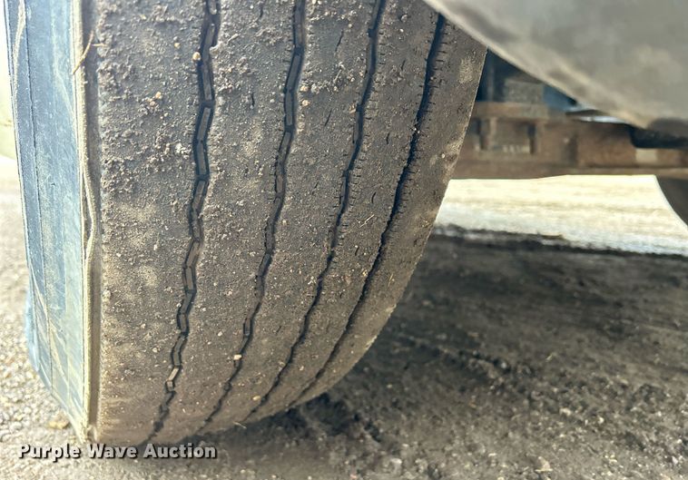 image for item DQ1065 2004 Freightliner Columbia  vacuum truck