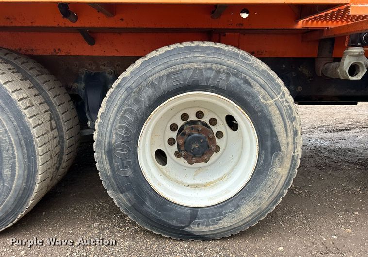 image for item DQ1065 2004 Freightliner Columbia  vacuum truck