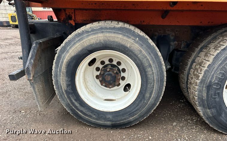 image for item DQ1065 2004 Freightliner Columbia  vacuum truck