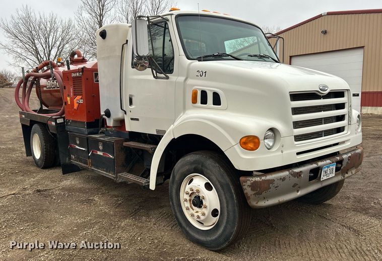 image for item DQ1066 1999 Sterling L7501  vacuum truck