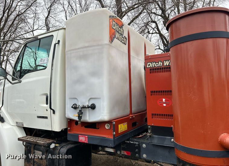 image for item DQ1066 1999 Sterling L7501  vacuum truck