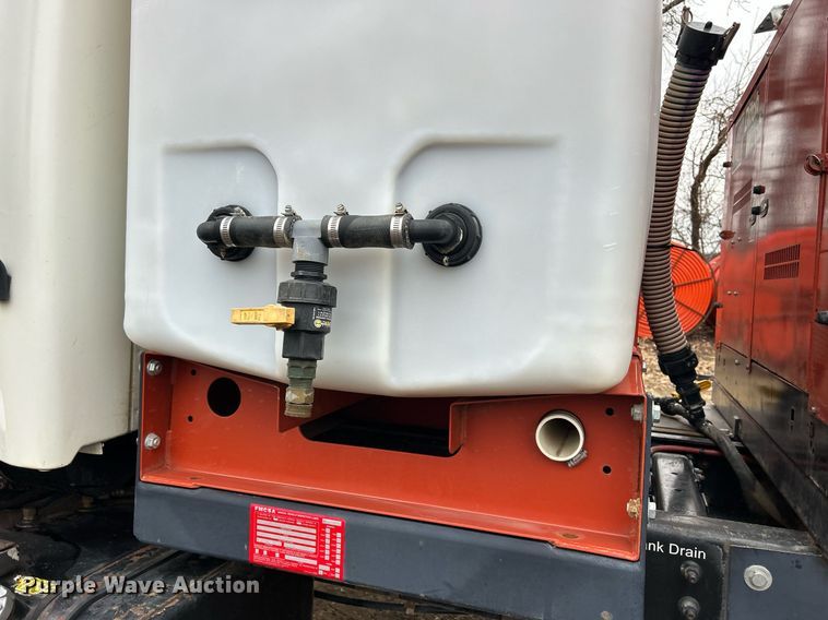 image for item DQ1066 1999 Sterling L7501  vacuum truck