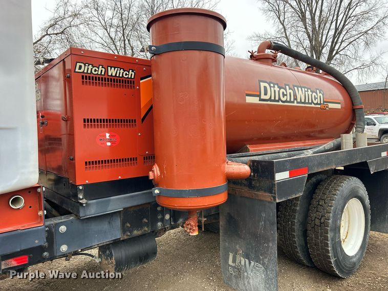 image for item DQ1066 1999 Sterling L7501  vacuum truck