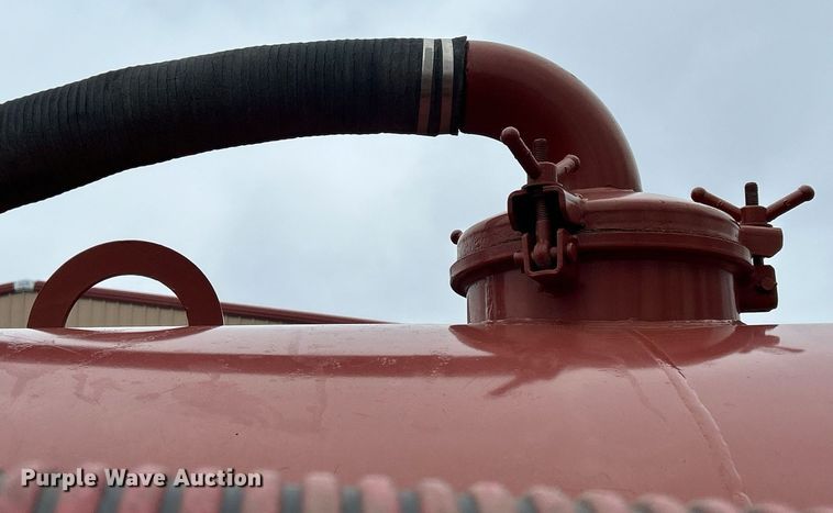 image for item DQ1066 1999 Sterling L7501  vacuum truck