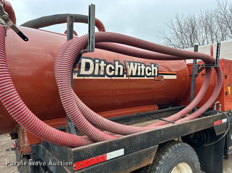 image for item DQ1066 1999 Sterling L7501  vacuum truck