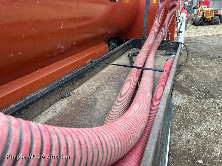 image for item DQ1066 1999 Sterling L7501  vacuum truck