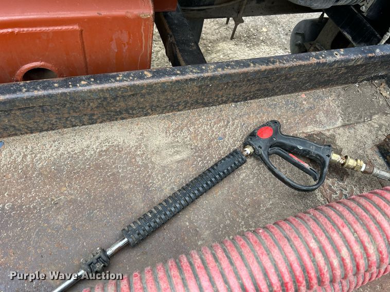 image for item DQ1066 1999 Sterling L7501  vacuum truck