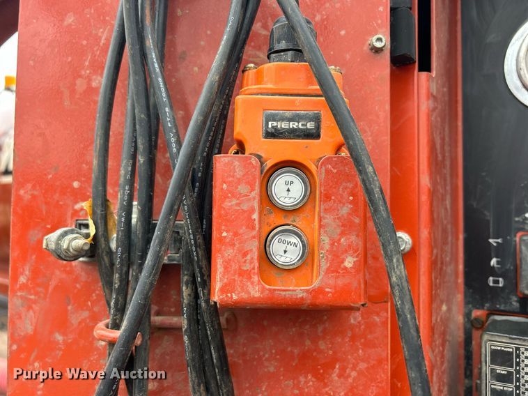 image for item DQ1066 1999 Sterling L7501  vacuum truck