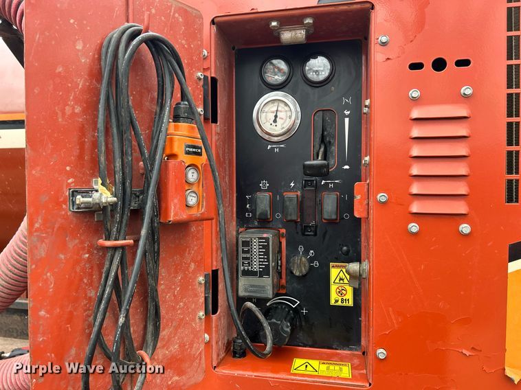 image for item DQ1066 1999 Sterling L7501  vacuum truck