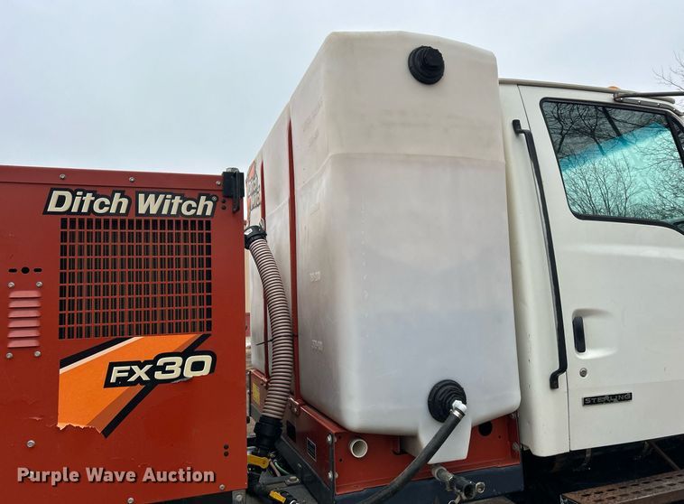 image for item DQ1066 1999 Sterling L7501  vacuum truck