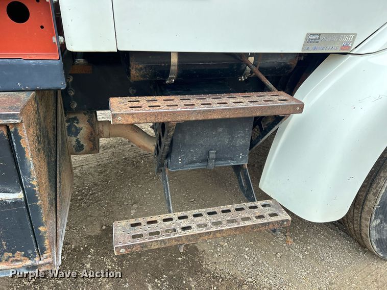 image for item DQ1066 1999 Sterling L7501  vacuum truck