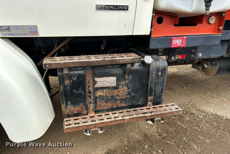 image for item DQ1066 1999 Sterling L7501  vacuum truck