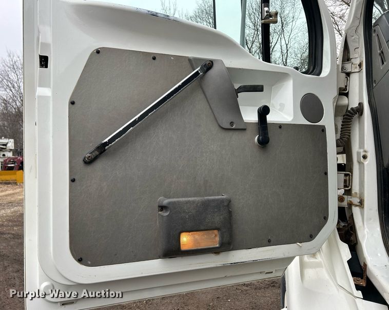 image for item DQ1066 1999 Sterling L7501  vacuum truck