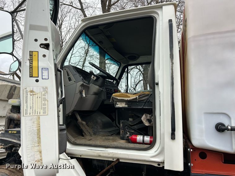 image for item DQ1066 1999 Sterling L7501  vacuum truck