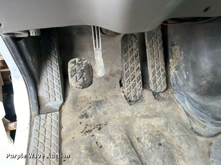 image for item DQ1066 1999 Sterling L7501  vacuum truck