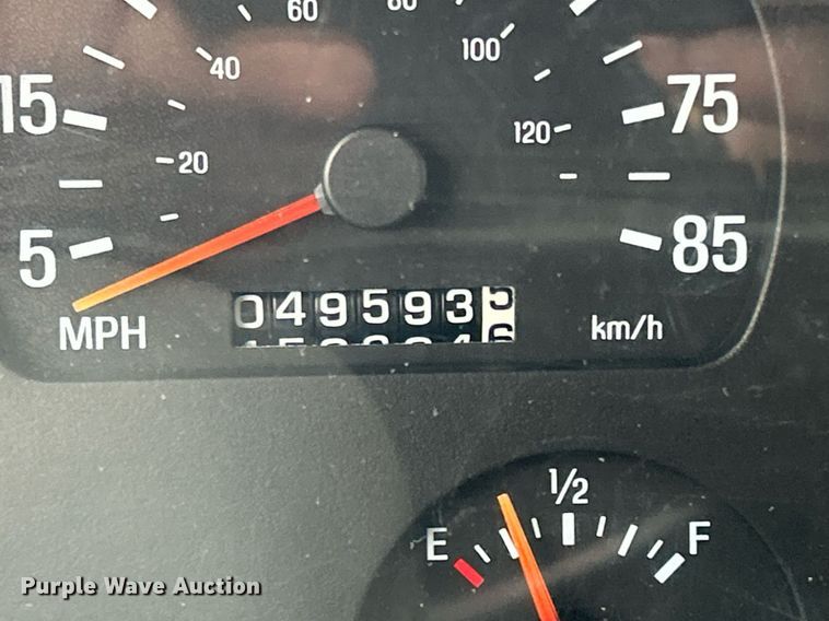 image for item DQ1066 1999 Sterling L7501  vacuum truck