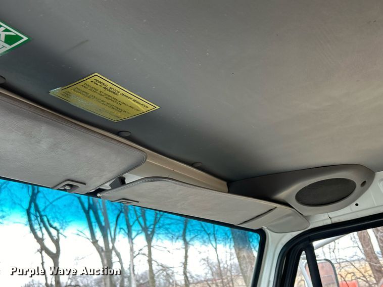 image for item DQ1066 1999 Sterling L7501  vacuum truck