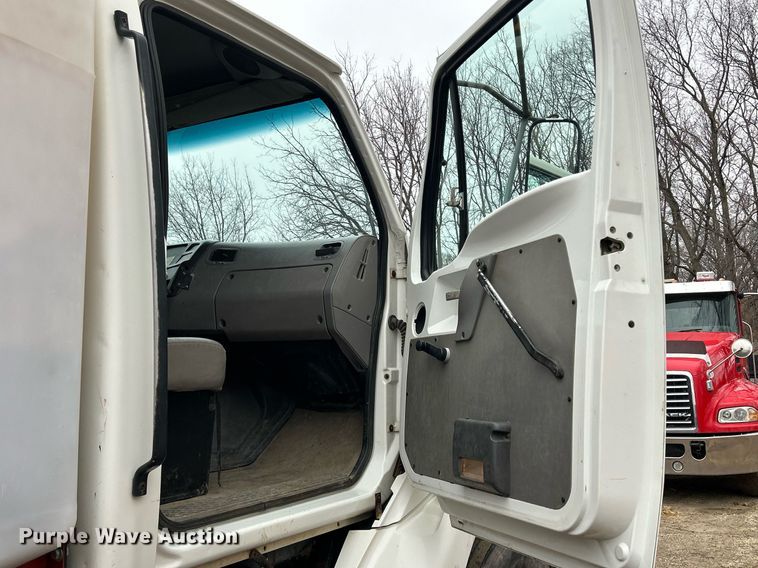 image for item DQ1066 1999 Sterling L7501  vacuum truck