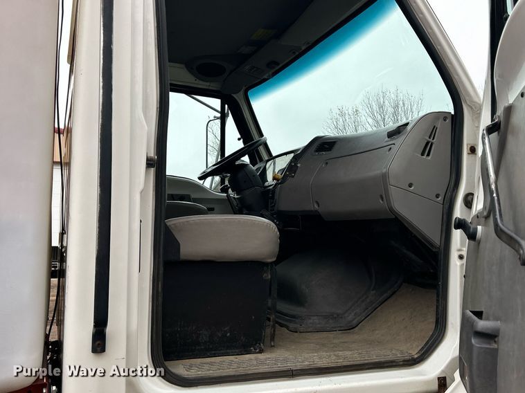 image for item DQ1066 1999 Sterling L7501  vacuum truck