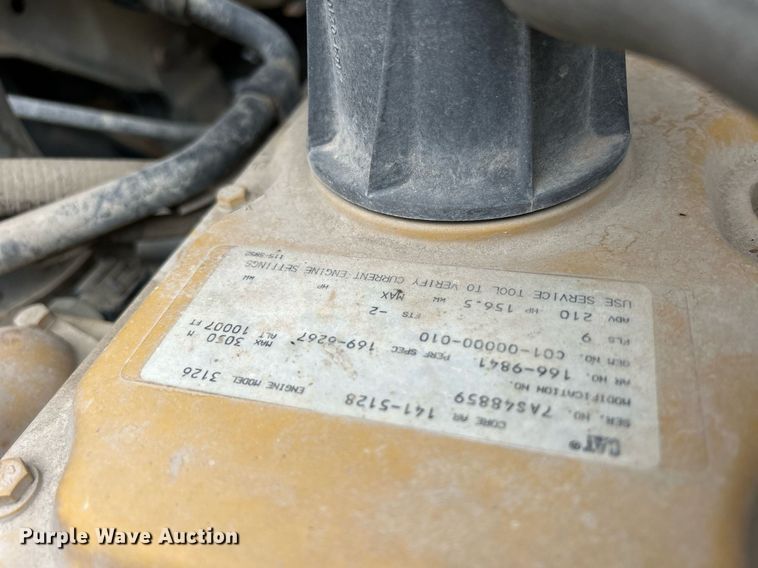 image for item DQ1066 1999 Sterling L7501  vacuum truck