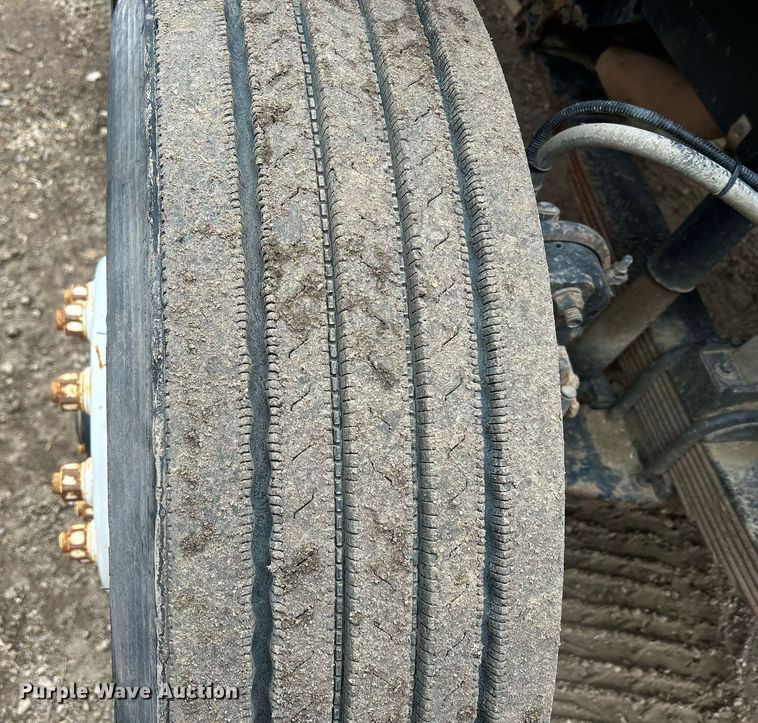 image for item DQ1066 1999 Sterling L7501  vacuum truck