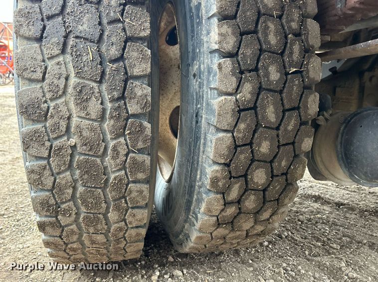 image for item DQ1066 1999 Sterling L7501  vacuum truck