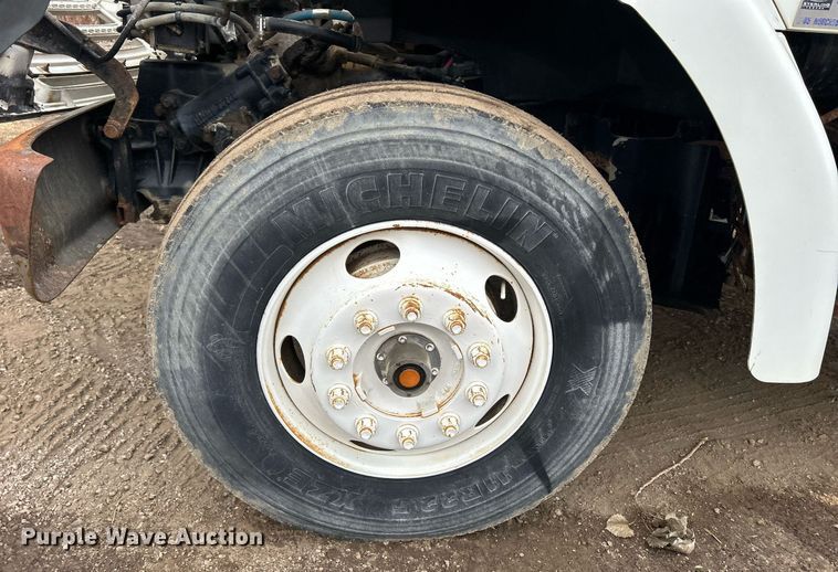 image for item DQ1066 1999 Sterling L7501  vacuum truck