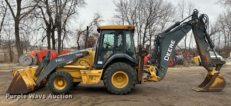 image for item DQ1068 2009 John Deere 710J  backhoe