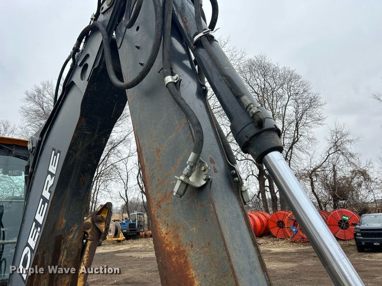 image for item DQ1068 2009 John Deere 710J  backhoe