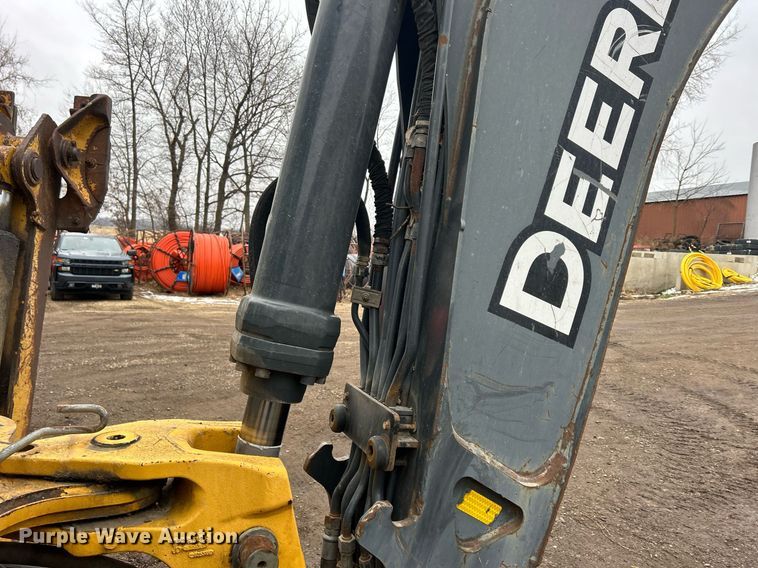 image for item DQ1068 2009 John Deere 710J  backhoe