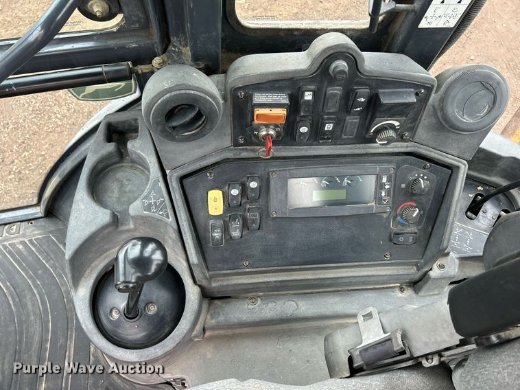 image for item DQ1068 2009 John Deere 710J  backhoe