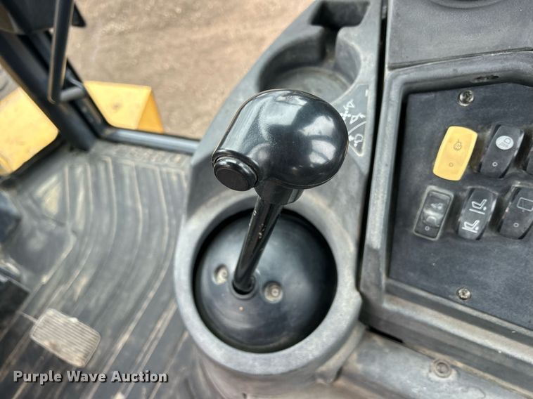 image for item DQ1068 2009 John Deere 710J  backhoe