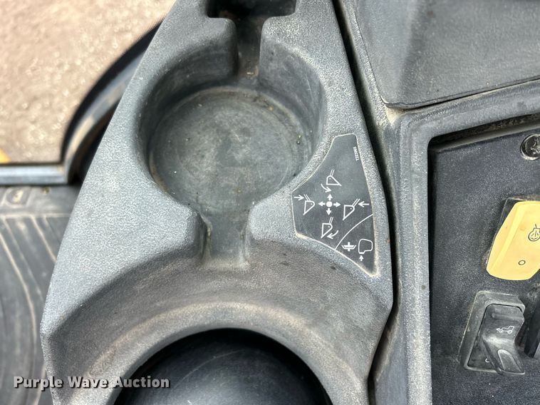 image for item DQ1068 2009 John Deere 710J  backhoe