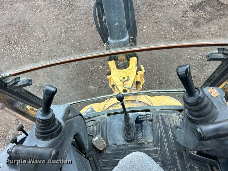 image for item DQ1068 2009 John Deere 710J  backhoe