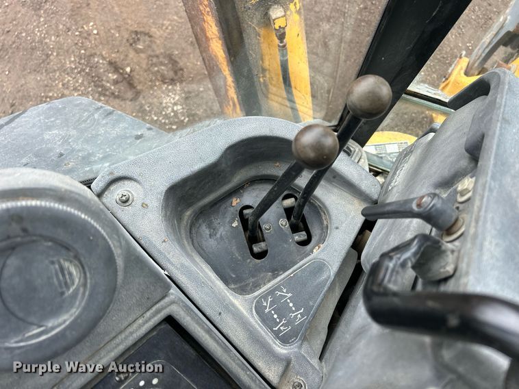 image for item DQ1068 2009 John Deere 710J  backhoe