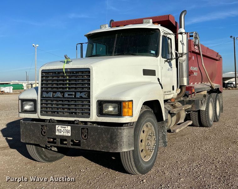 image for item DQ1555 2003 Mack CH613  dump truck