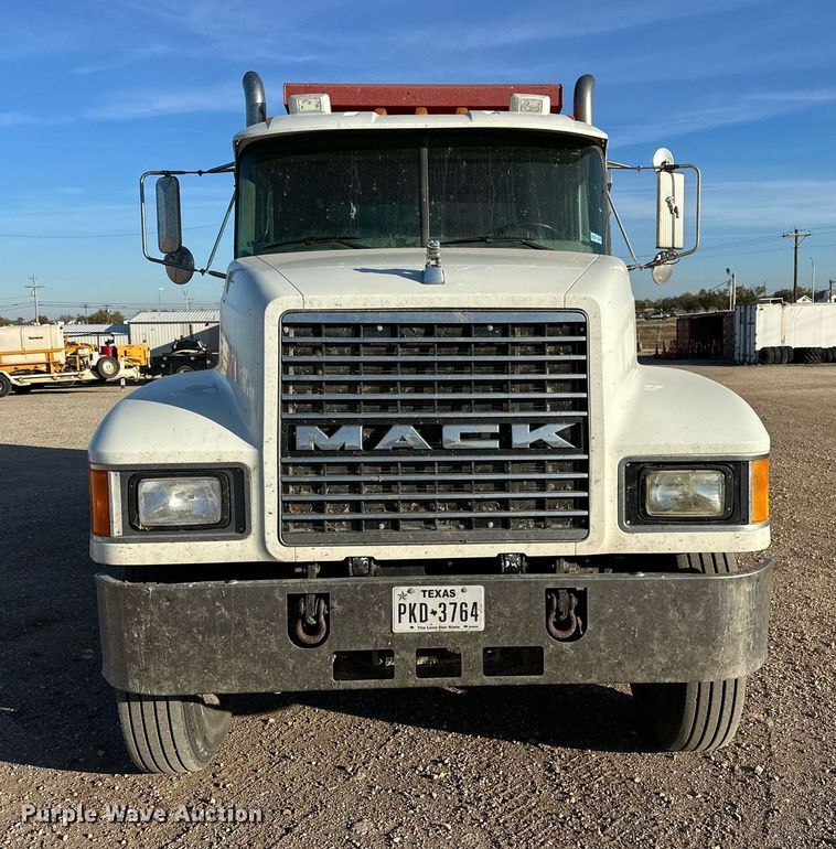 image for item DQ1555 2003 Mack CH613  dump truck