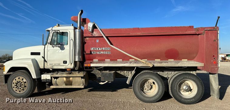 image for item DQ1555 2003 Mack CH613  dump truck