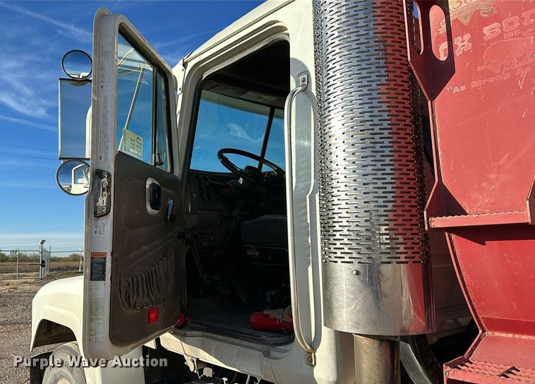 image for item DQ1555 2003 Mack CH613  dump truck