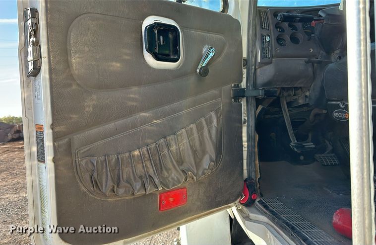 image for item DQ1555 2003 Mack CH613  dump truck